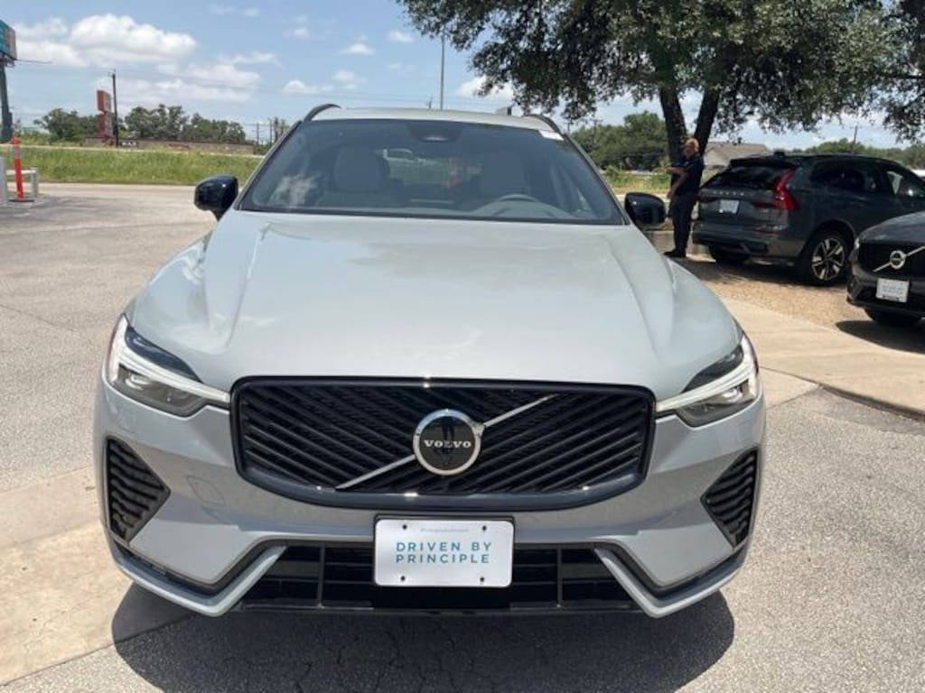 New 2026 Volvo XC60 B5 Plus SUV