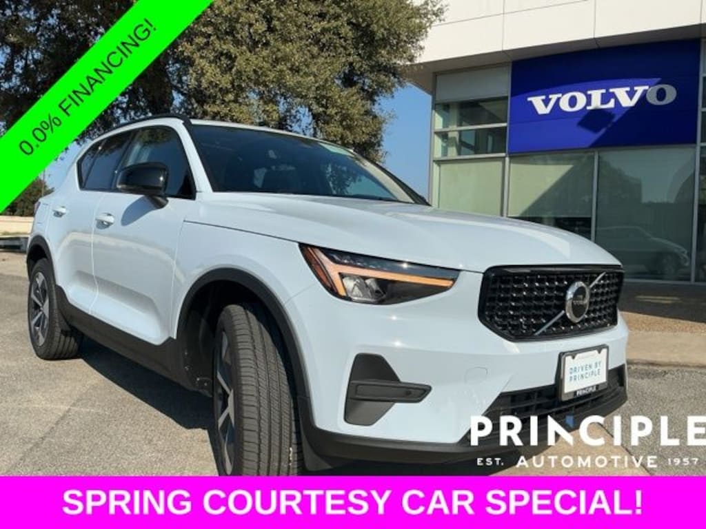 New 2026 Volvo XC40 B4 Core SUV