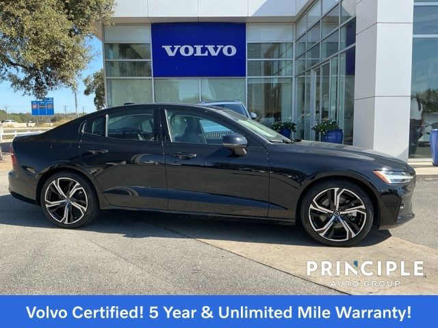 2024 Volvo S60 B5 Plus photo 2