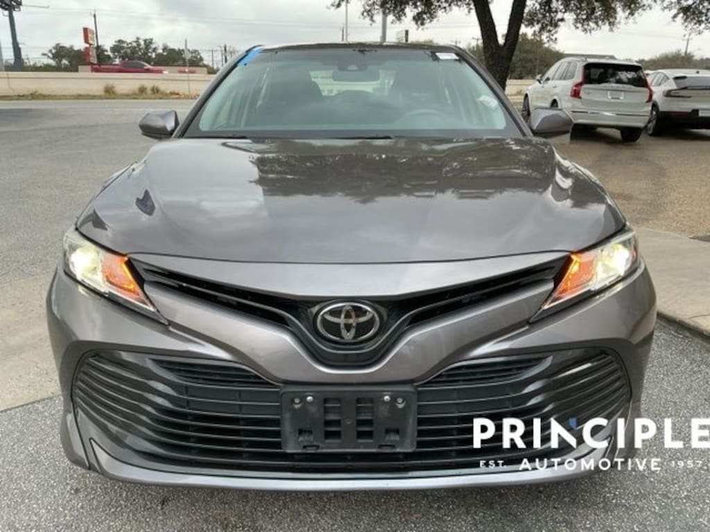 Used 2018 Toyota Camry LE Sedan