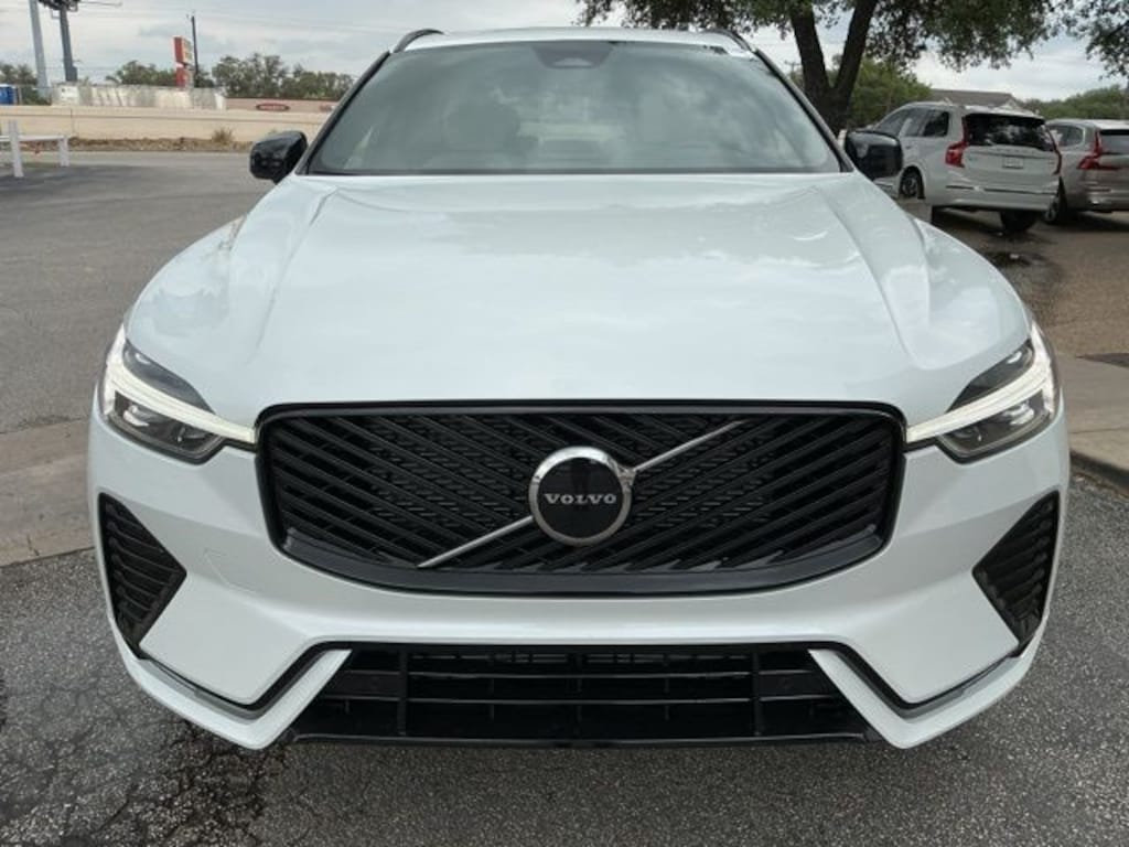 New 2026 Volvo XC60 B5 Core SUV