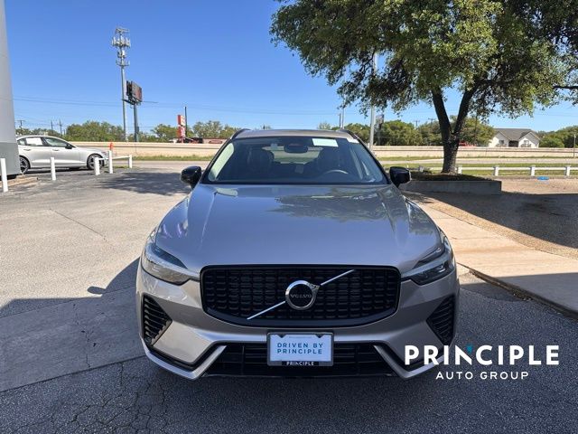 2025 Volvo XC60 Core T8 photo 2