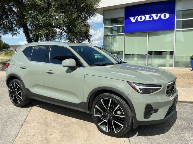 2024 Volvo XC40 B5 Plus Bright AWD's photo