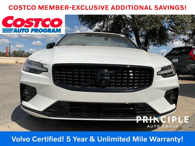 2024 Volvo S60 B5 Plus Black Edition photo 2