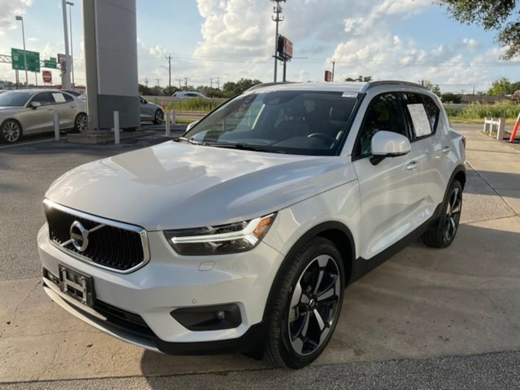 Used 2021 Volvo XC40 Momentum SUV