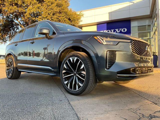 2025 Volvo XC90 Plus's photo