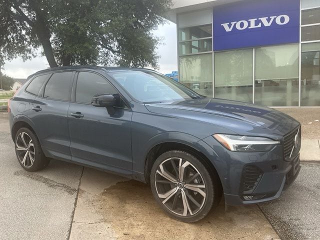 2023 Volvo XC60 B5 Ultimate Dark Theme FWD's photo