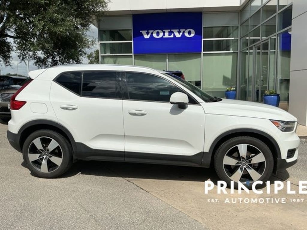 Used 2020 Volvo XC40 Momentum SUV