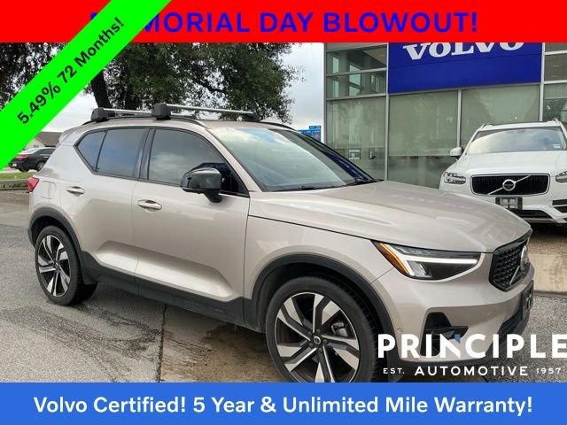 2023 Volvo XC40 B5 Plus Dark AWD's photo