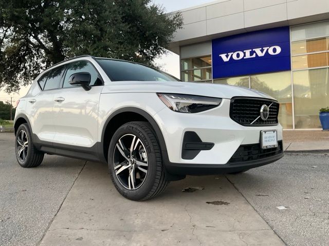 New 2026 Volvo XC40 B4 Core