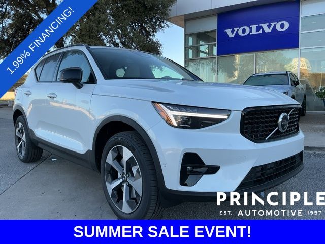 2026 Volvo XC40 B5 Plus Dark AWD's photo