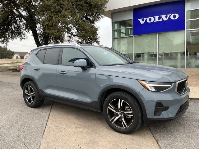 2023 Volvo XC40 Core's photo