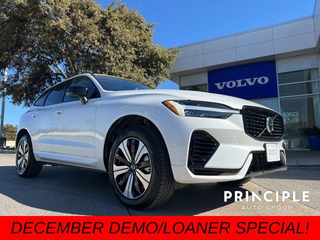 2025 Volvo XC60 Core's photo