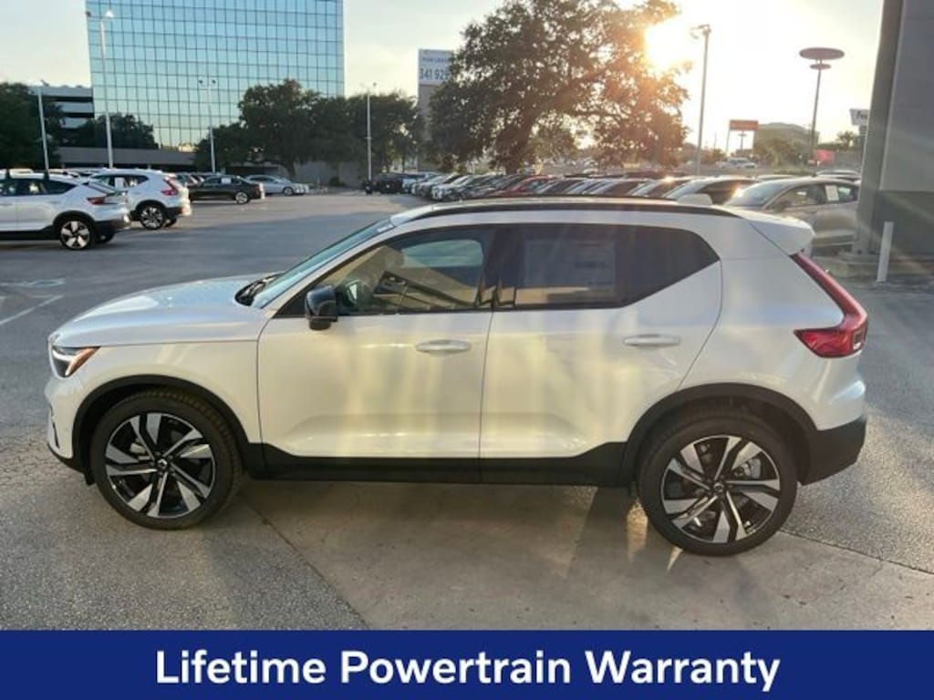 New 2026 Volvo XC40 B5 Ultra SUV