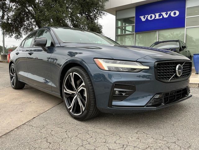 2025 Volvo S60 B5 Plus Dark's photo