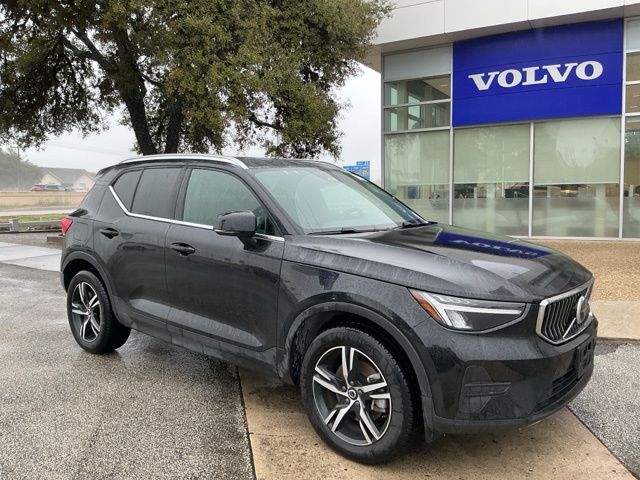 2025 Volvo XC40 Core's photo