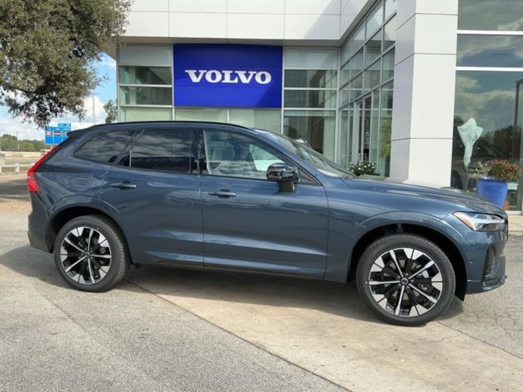 New 2026 Volvo XC60 B5 Plus SUV