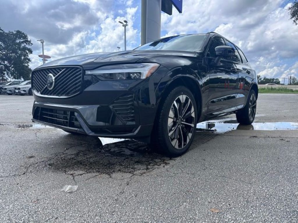 New 2026 Volvo XC60 plug-in hybrid T8 Plus SUV