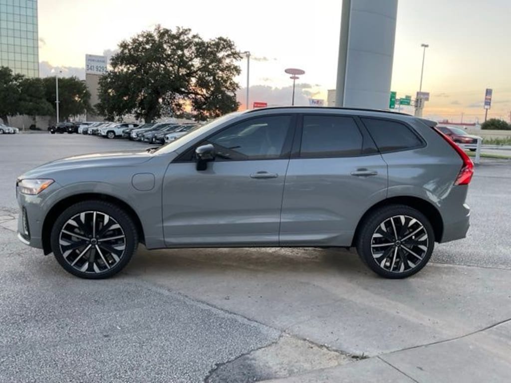 New 2026 Volvo XC60 plug-in hybrid T8 Ultra SUV
