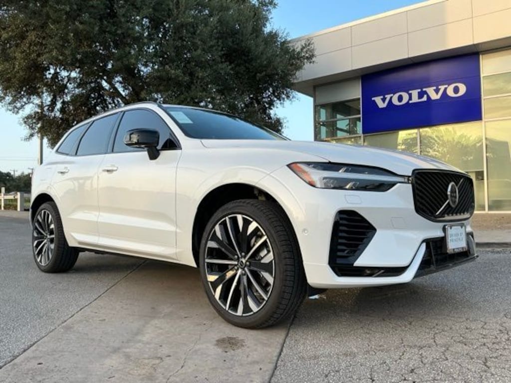 New 2026 Volvo XC60 plug-in hybrid T8 Ultra SUV