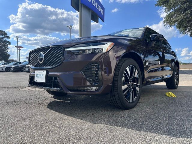 2026 Volvo XC60 B5 Core photo 2