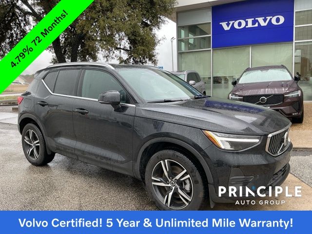 2025 Volvo XC40 Core's photo