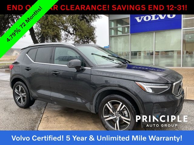 2025 Volvo XC40 Core's photo