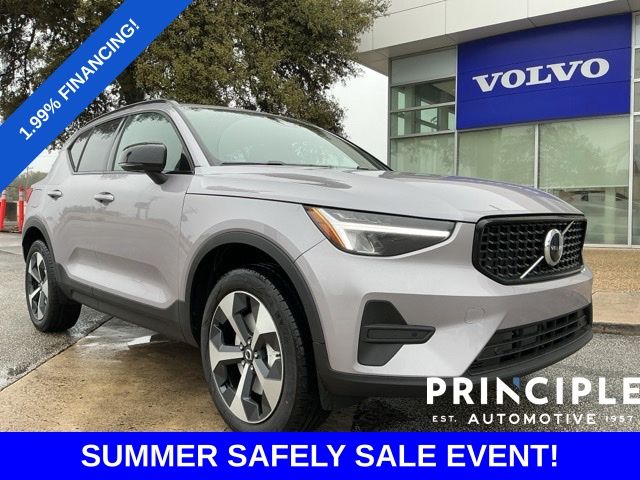 2026 Volvo XC40 B4 Core Dark FWD's photo
