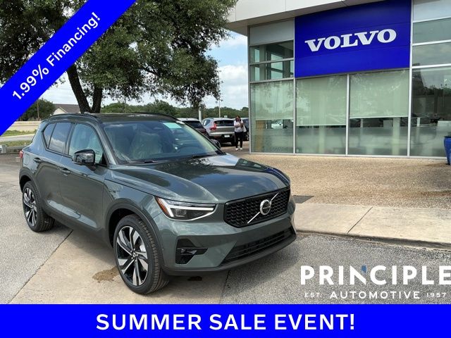 2026 Volvo XC40 B5 Ultra Dark AWD's photo