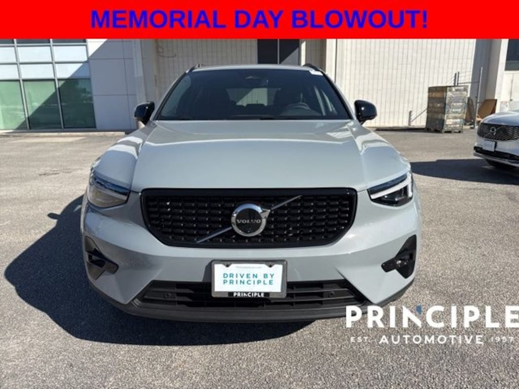 New 2026 Volvo XC40 B5 Ultra SUV