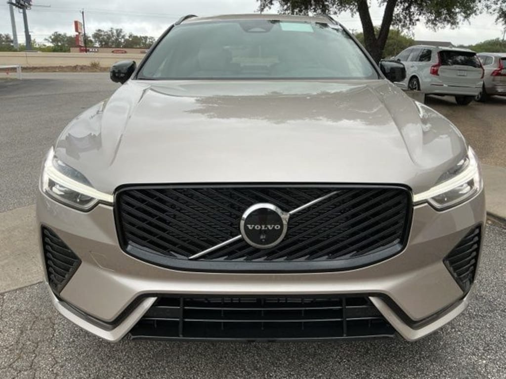 New 2026 Volvo XC60 B5 Plus SUV