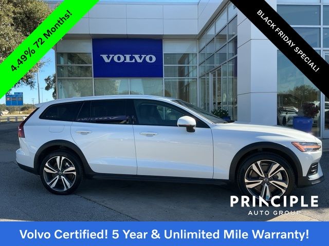 2025 Volvo V60 Cross Country B5 Plus photo 2