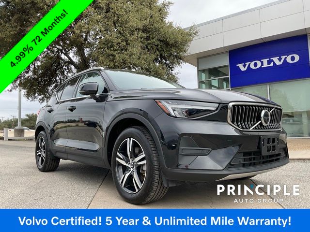 2025 Volvo XC40 Core's photo