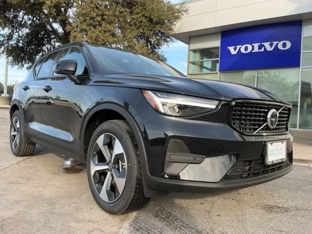 New 2026 Volvo XC40 B5 Core SUV