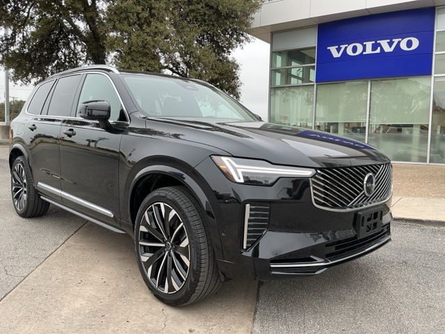 2025 Volvo XC90 Plus's photo