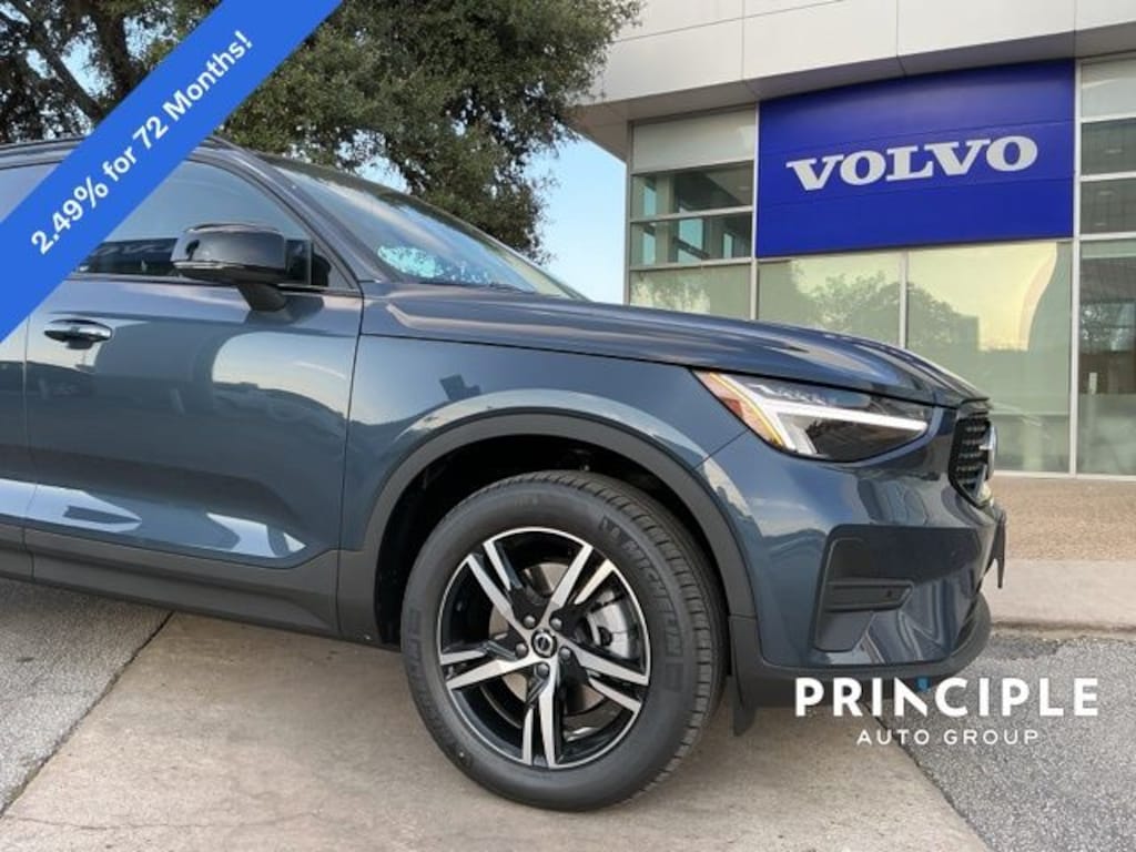 New 2026 Volvo XC40 B4 Core SUV