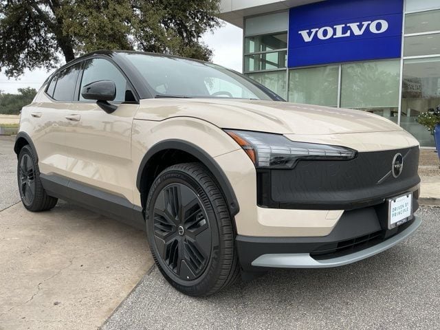 2026 Volvo EX30 Twin Motor Cross Country Ultra's photo