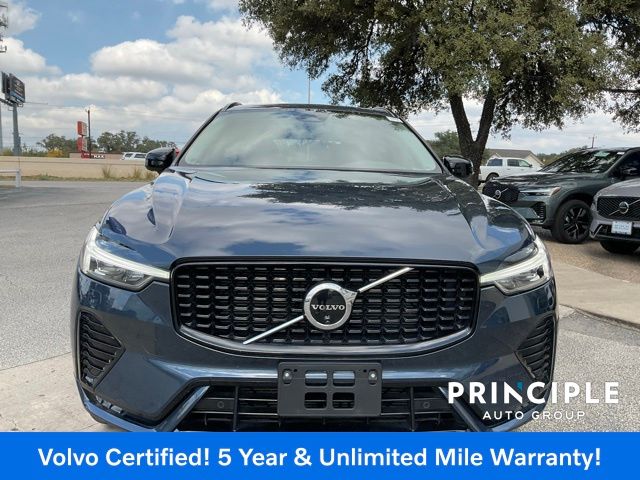 2025 Volvo XC60 B5 Plus photo 2