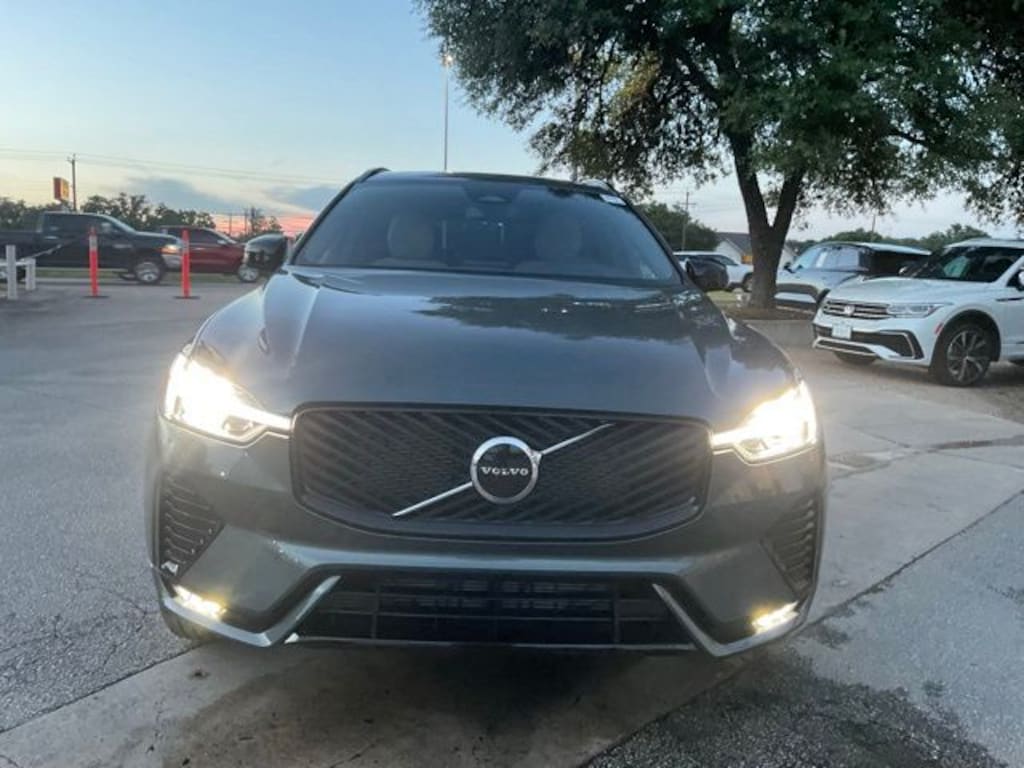 New 2026 Volvo XC60 B5 Core SUV