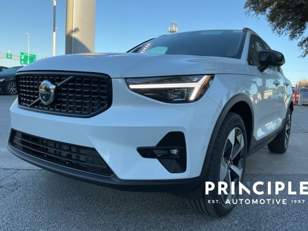 New 2026 Volvo XC40 B5 Plus SUV