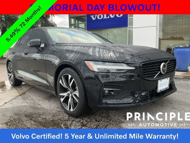 2025 Volvo S60 B5 Core Dark's photo