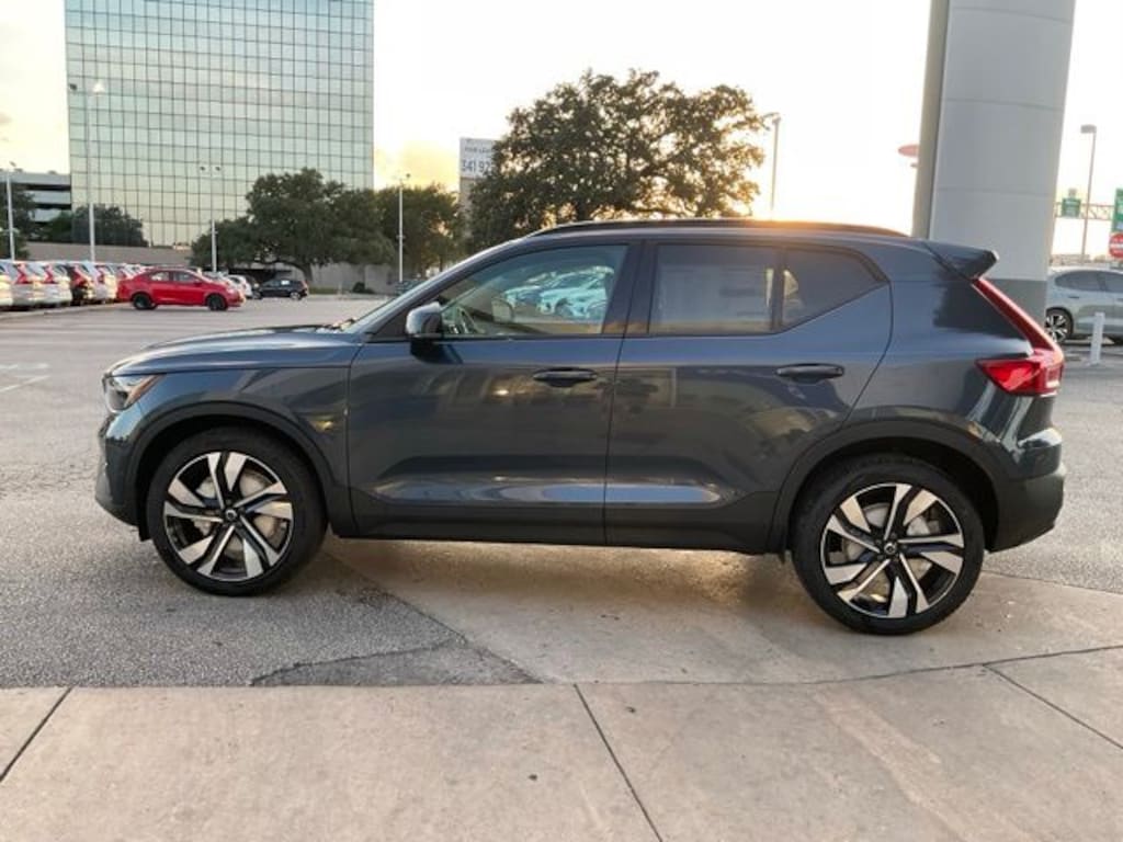 New 2026 Volvo XC40 B5 Ultra SUV