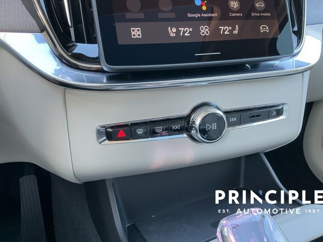 2026 Volvo XC90 Ultra - Photo 16