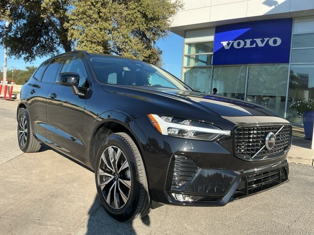 2025 Volvo XC60 Core's photo