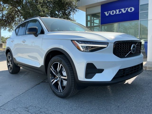 2026 Volvo XC40 B5 Core Dark AWD's photo