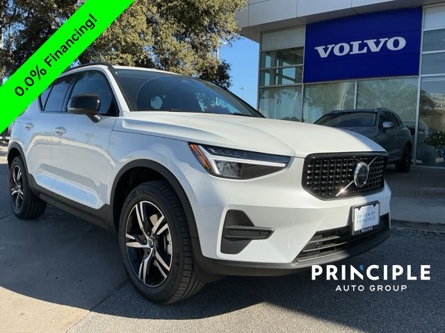 2026 Volvo XC40 Core's photo