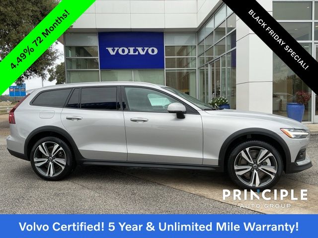 2025 Volvo V60 Cross Country B5 Plus photo 2