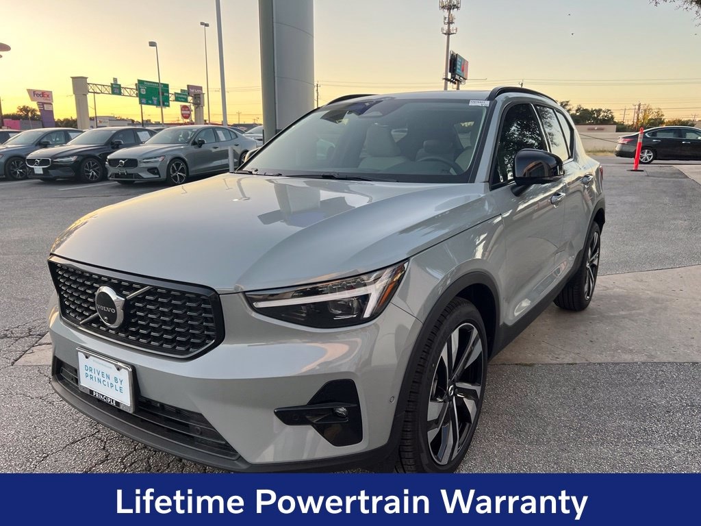 New 2026 Volvo XC40 B5 Plus SUV