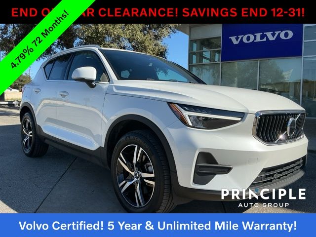 2025 Volvo XC40 Core's photo