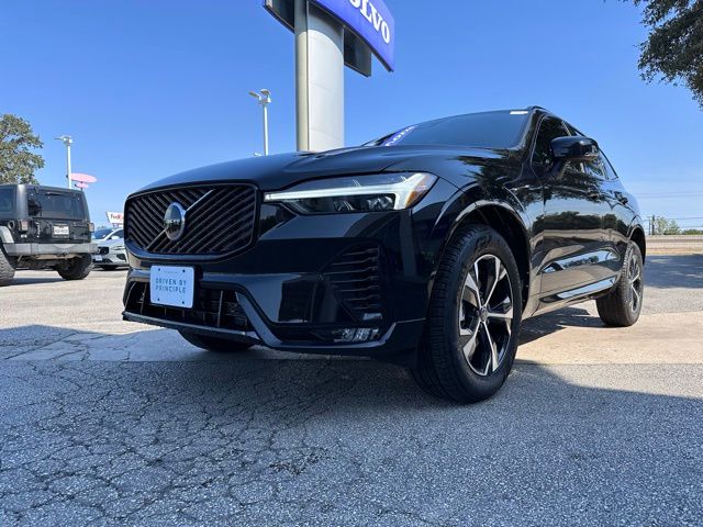 2026 Volvo XC60 B5 Core photo 3